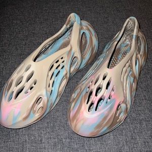 Yeezy Foam Runners - Sand Grey